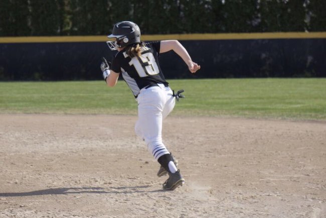 ecave02's tweet photo. I am very excited to announce that I have verbally committed to play NAIA softball at Indiana University of South Bend! I’m beyond thankful for all family, friends, and coaches that have helped along the way! Go Titans!!🥎@IUSBsoftball https://t.co/j2bBHW7Dnn