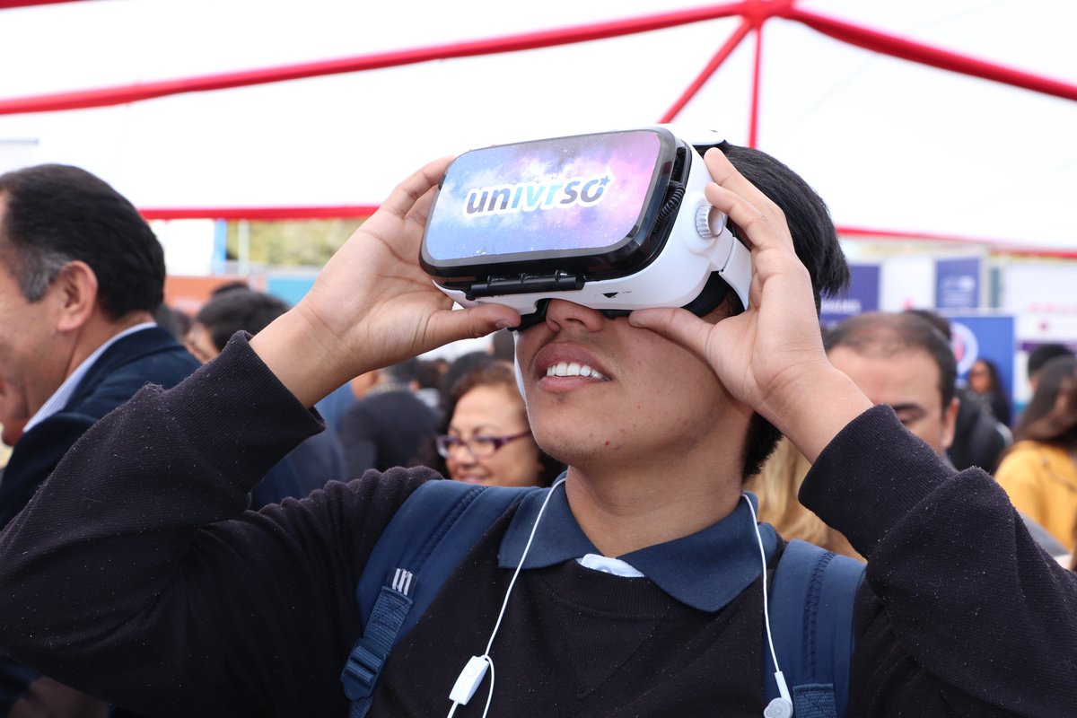 userena's tweet photo. ⭕️ Finaliza la exitosa primera jornada de la #EXPOULS 2019, a la que asistieron cerca de mil 900 estudiantes de enseñanza media 👏Revisa la galería de 📸https://t.co/YrMmWHYJgp📌 ¡Te esperamos mañana! #ULS #LaSerena https://t.co/JBnuGJ8ZN8