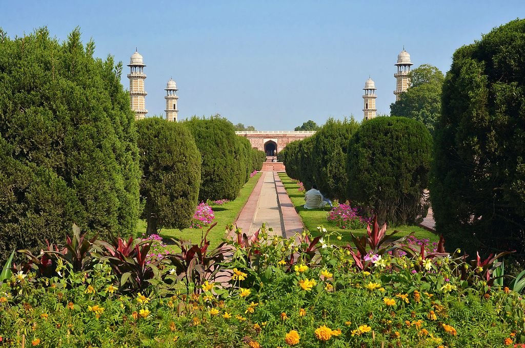 Tomb of Jahangir gardens.