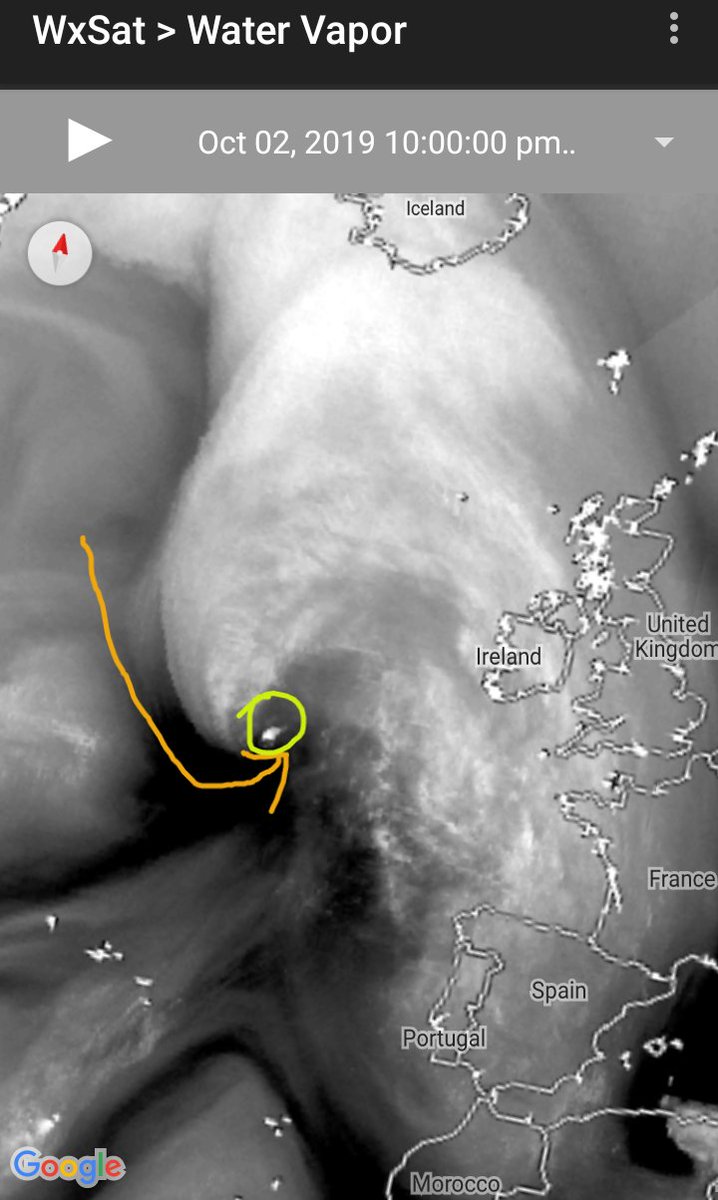 Petagna's tweet photo. Hints of #frontogenesis on ex #Lorenzo this evening
Engagement with upper trough (green arrow)+hint of #dry air wrapping into #storm centre from aloft (orange arrow) could be helping to initiate temporary deepening i tweeted about last night-hence recent new #convection (yellow) https://t.co/BJpc0NlU7T