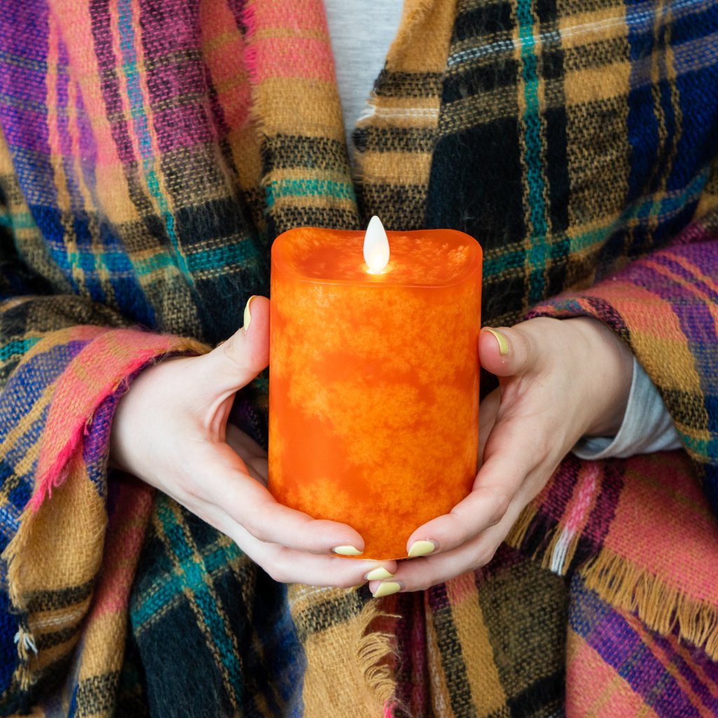 LuminaraLLC's tweet photo. No matter where you live, make your home cozier this fall with Luminara. A little flannel doesn't hurt either! Our Mottled Wax candles perfectly transition your decor for the season. Shop them now on @QVC !! 🍂🍂🍂 https://t.co/GbCI1iaKHx