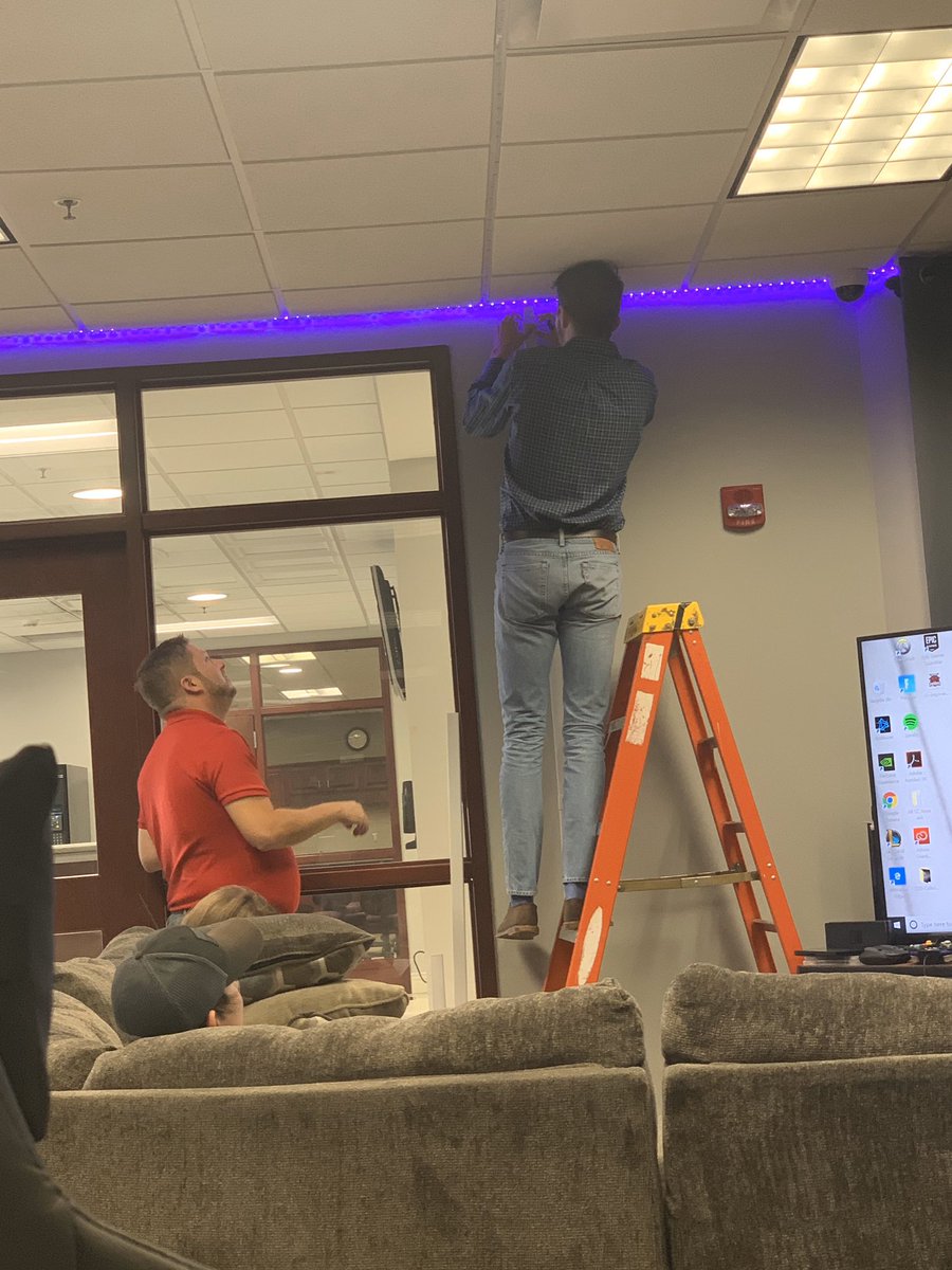 CoachFARWATR's tweet photo. working hard so my players can live the life they deserve! haha jk, fuck those shitheads, this is for me, and my streams 🤪 https://t.co/Yzzriodq6W