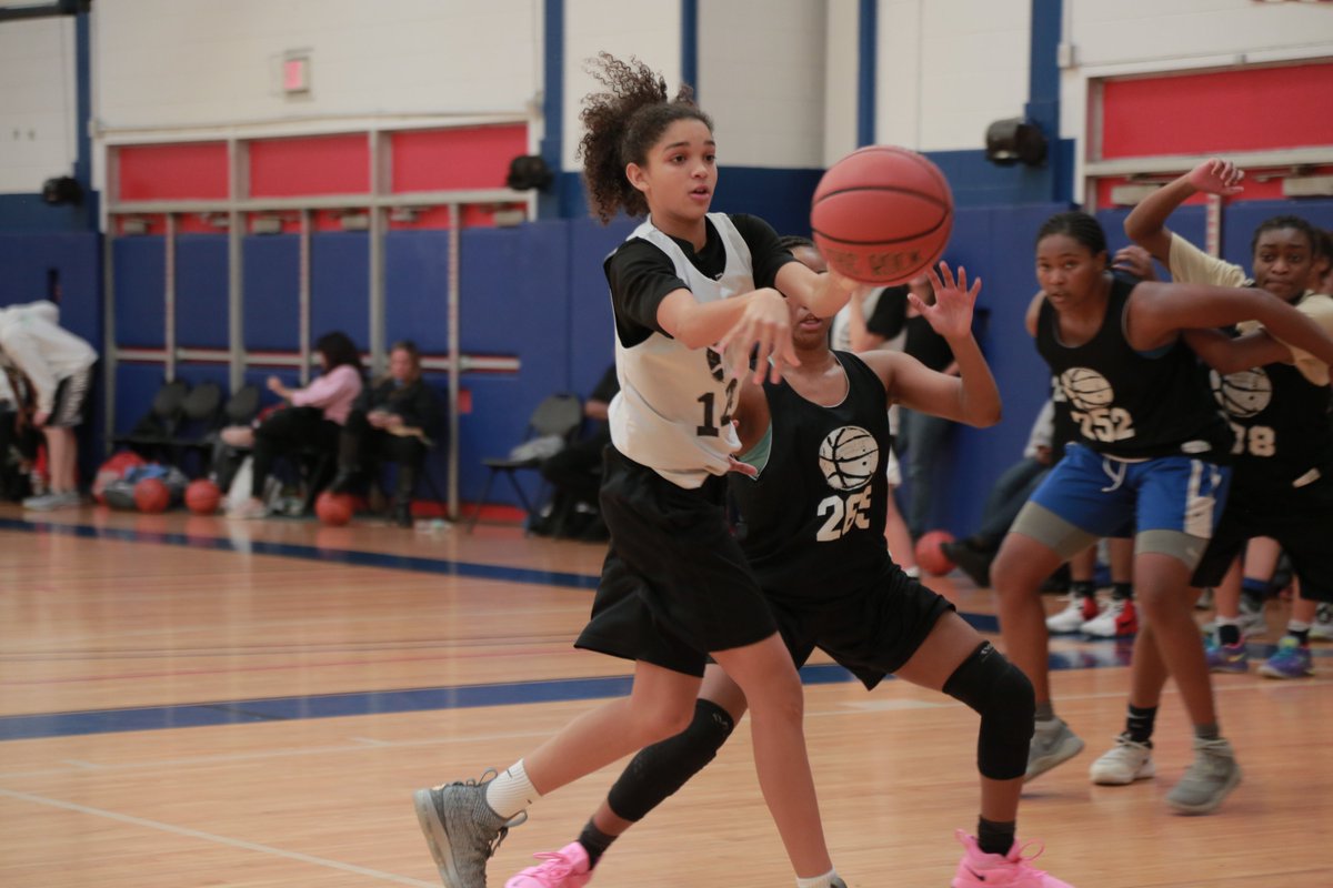Kmoorebball's tweet photo. #KMFallShowcase  - 

⛹🏽Workout
🗓: October 25
https://t.co/vby6NQf0Nf

Showcase
🗓: October 26 &amp; 27, 2019
📍: Willingboro, New Jersey
✏️: National Media
🍟: McDonald’s Voters
✅: Intense Skill Work

⬇️: INFO
 https://t.co/2pZ7gKI17l https://t.co/AZd8NkARtK