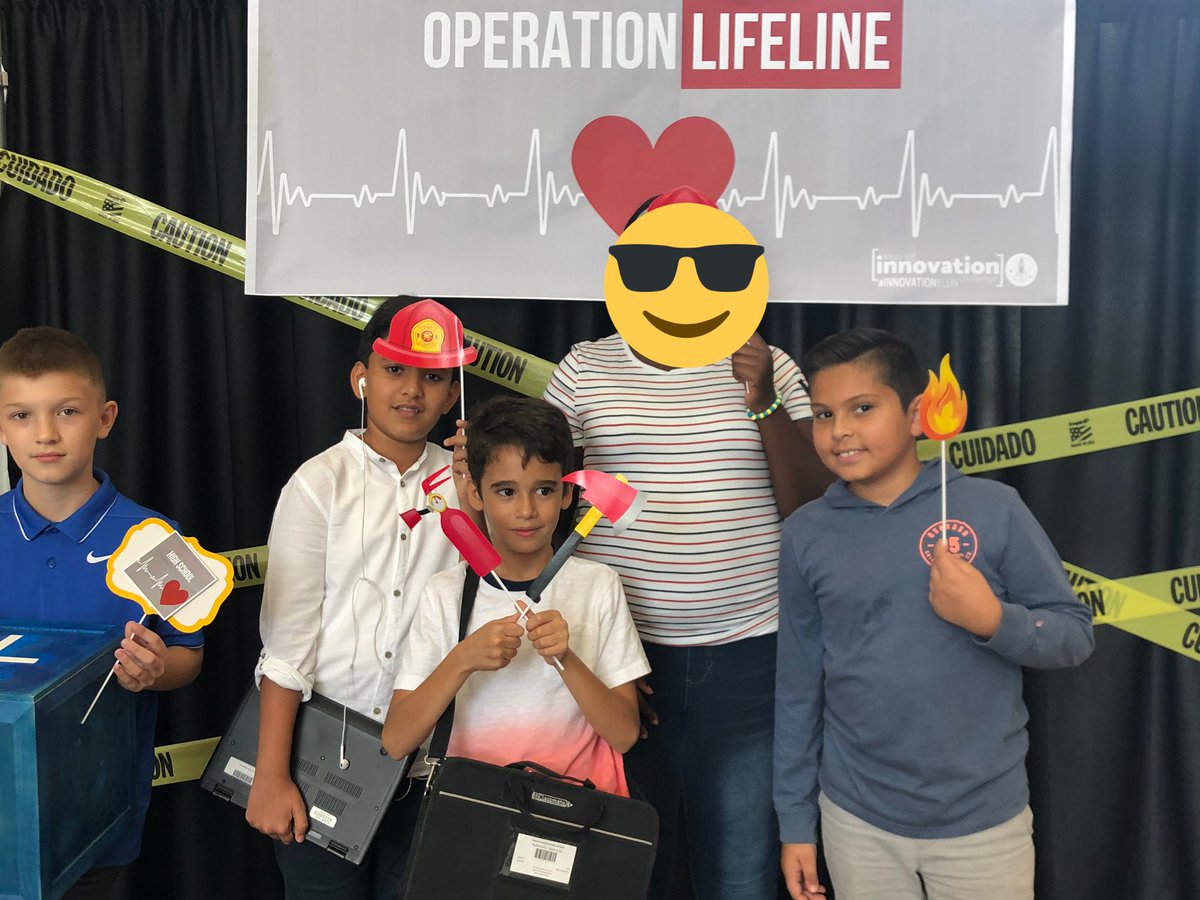 doerrecounselor's tweet photo. @DoerreKISD students are selfie ๐คณ at todayโs #kleininnovates #operationlifeline @KleinISD https://t.co/DusvDPtMMQ