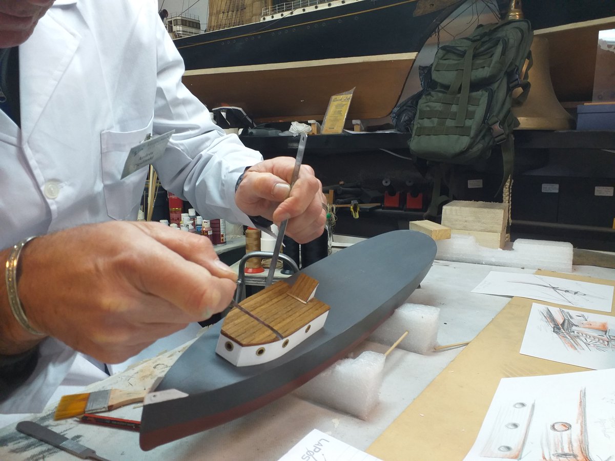 #BuenMiercoles #Trabajodeldía 

Continua el estudio y construcción del Vapor Rio Negro, realizada por nuestro Modelista el Sr. Andrés Cieslinski!

#ConoceTuMuseo #TuMuseo #TheWorkofTheDay #VaporRioNegro #MuseoNavaldelaNación #ViviTigre 

<a href="/Armada_Arg/">Armada Argentina</a> @MindefArg
<a href="/vivi_tigre/">Viví Tigre</a>