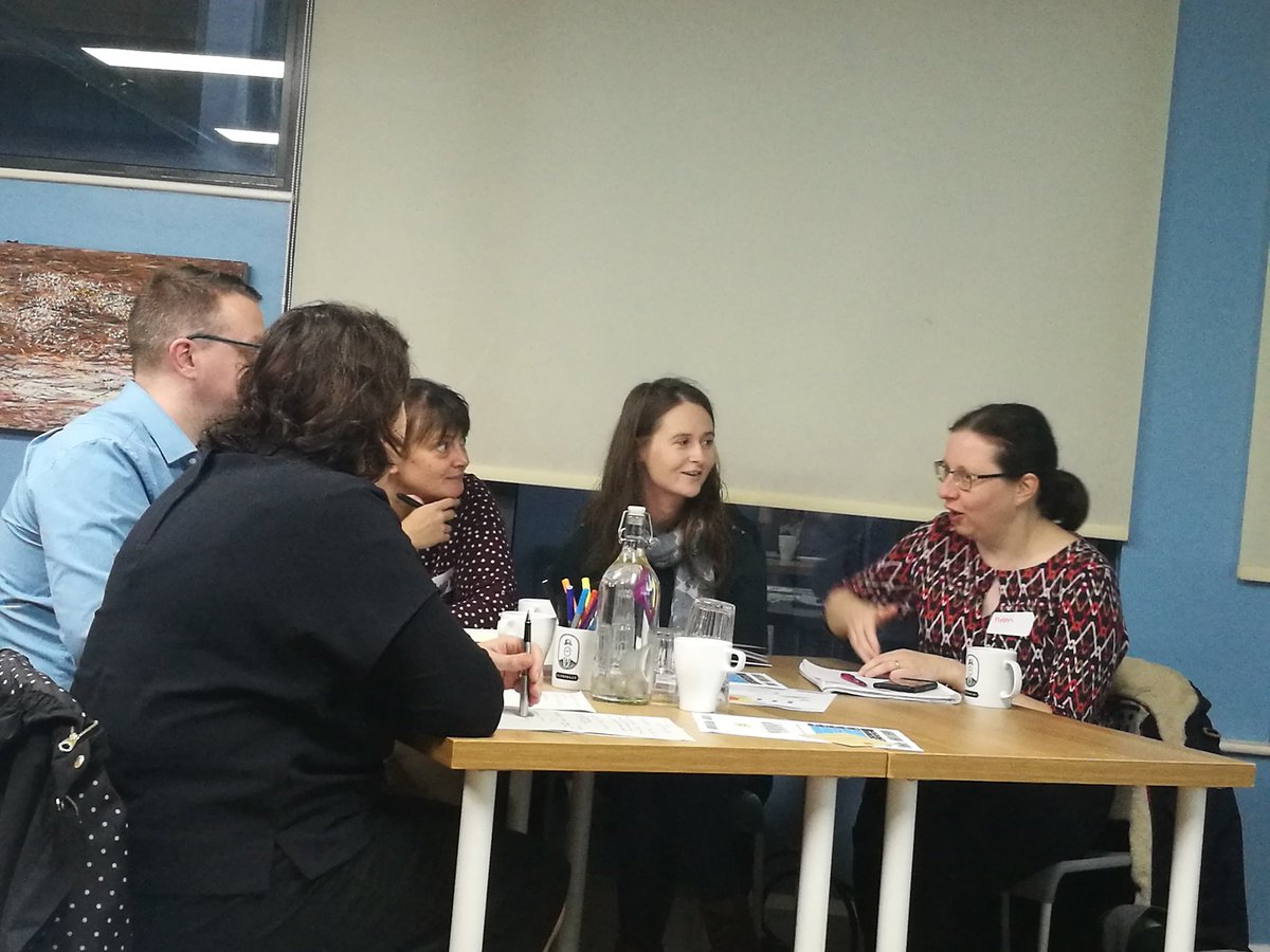 BurnhamLandD's tweet image. Doing a practical task analysing a problem and identifying what data might help get to the bottom of it - @KrystynaGadd is making us work #CIPDmcr #learneranalytics