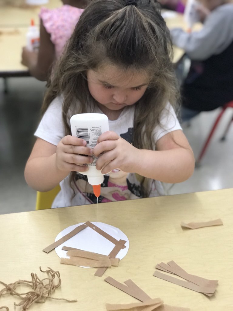 cjhs820's tweet photo. My students rocked their first STEM Challenge today! As part of our homes &amp; habitats theme, we learned about bird nests then had to build one that would keep a bird warm and protect the eggs.#oaelem https://t.co/hLr3gEwFZj