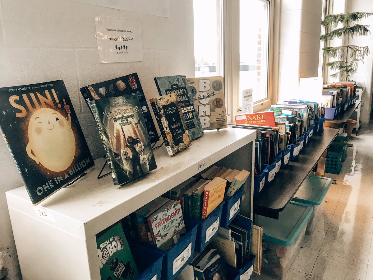 MsHeneghansRoom's tweet photo. Next is our wonderful wall of windows &amp; books!☀️📚All our books are math and science inspired. We have bins for science-inspired fiction and biographies, and the rest are organized by discipline. If you’d like to add to our library, check out our wishlist! https://t.co/ThkxB5d8TC https://t.co/yXl9IkdEHg