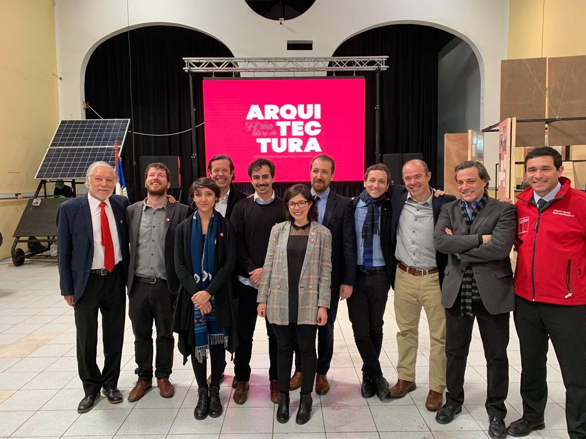 emiliodelacerda's tweet photo. Abierta XXI @bienalarq y Feria Libre de Arquitectura!

Junto a @Consuelovaldesc @cmonckeberg @LucasPalaciosC @rirarrazabalarq @GuilleRolandoV @AlessandriFelip @carlos_maillet  @Betoeliash @LEBresciani @pallards dijimos presente! en principal fiesta de la arquitectura y la ciudad! https://t.co/Ok1Eq7nXd3