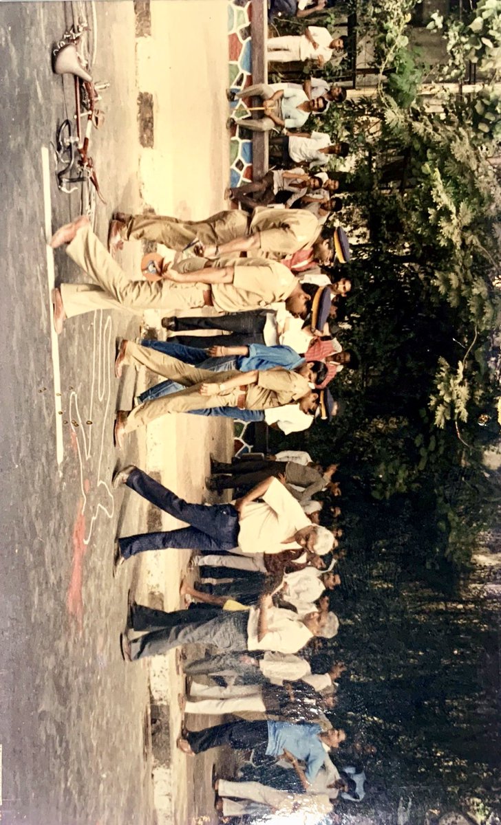 # “100 Ek Shunya Shunya” , THE Marathi serial in 1988 , popularity next only to Ramayana on Mumbai DD , drktd by BPSingh , written by Vikram Bhagwat , cast shivaji satam, ajay phansekar , deepak shirke ... this ven shooting on Cadell Rd Shivaji Park Mumbai ...