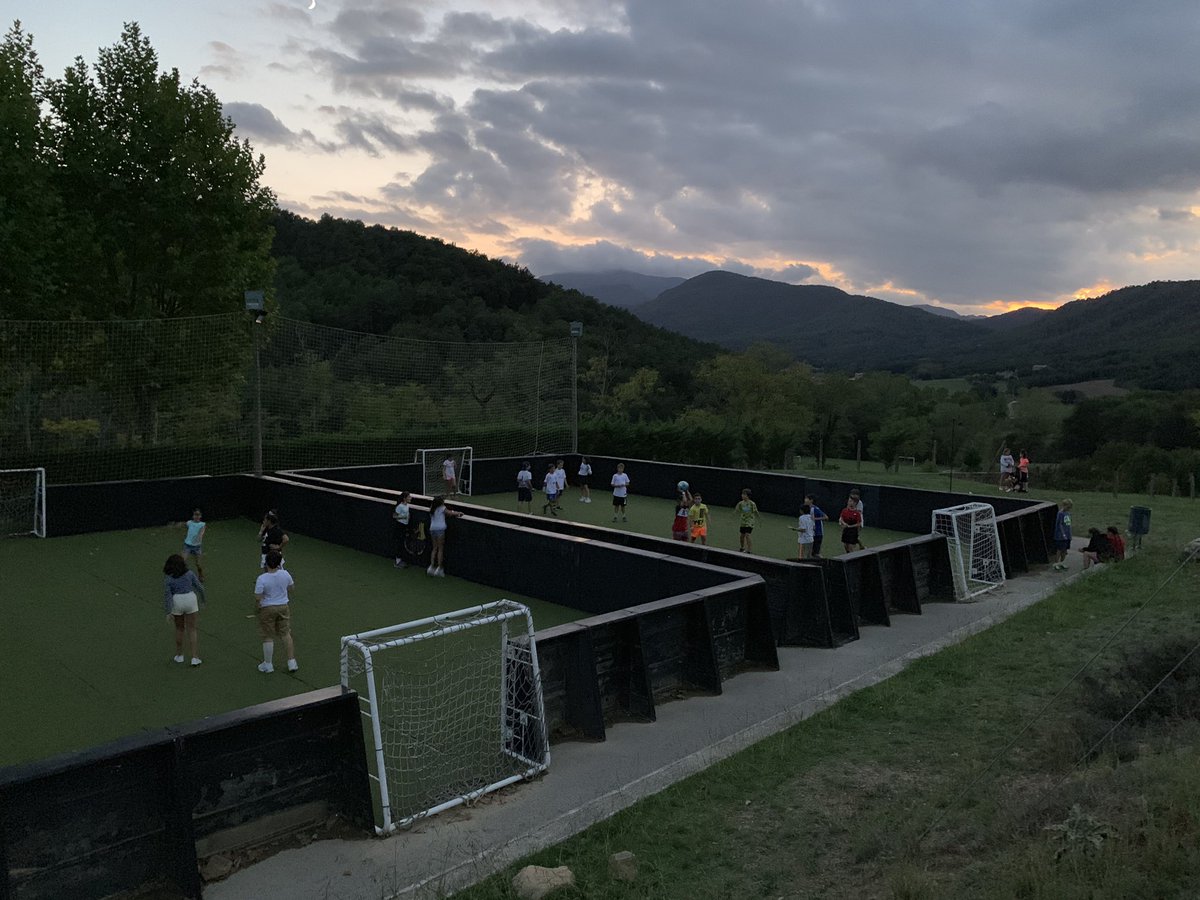 standreu's tweet photo. Juguem un súper partit de futbol abans de sopar al Collell https://t.co/qowGbHXDHf