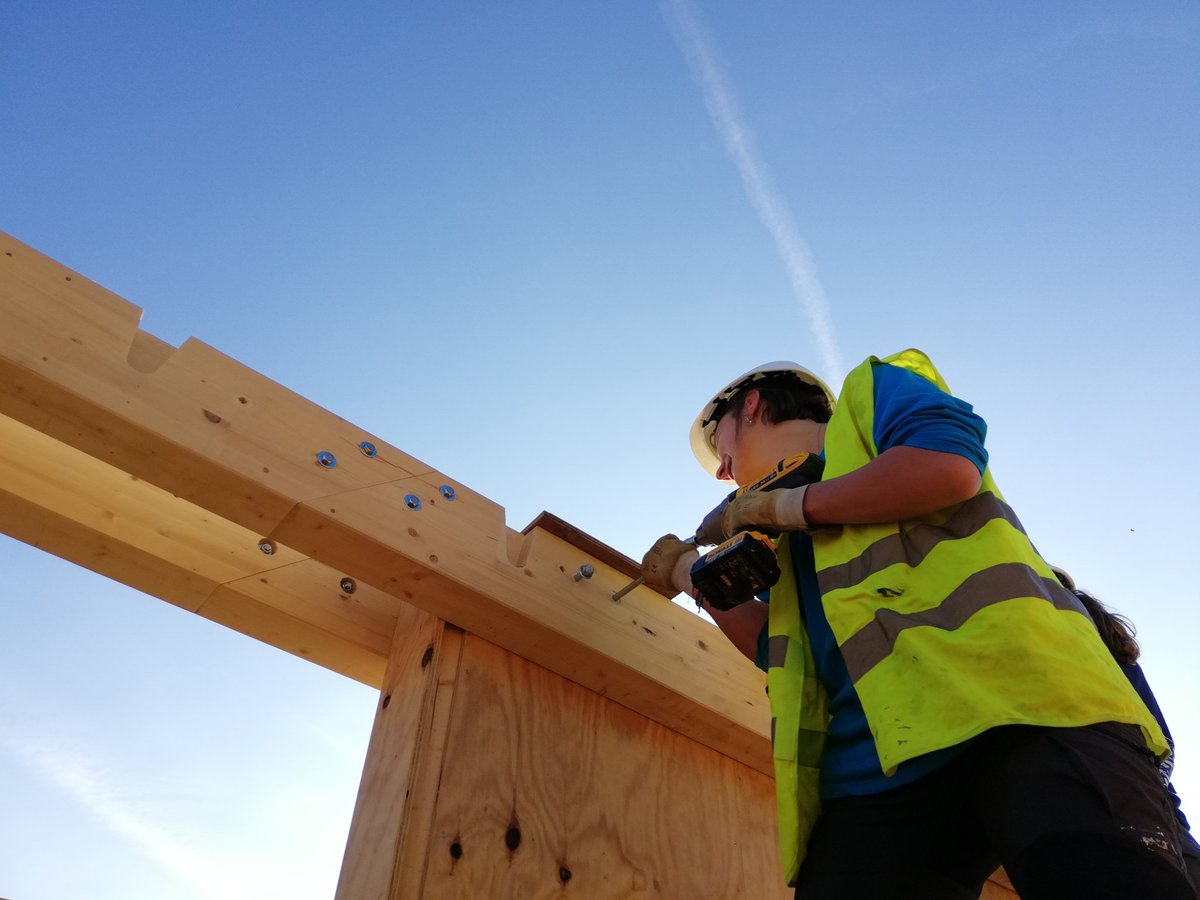 to_sde's tweet photo. Això ja és una altra cosa: feu un cop d'ull als progressos que hem fet avui! Malgrat la pluja, seguim avançant

#whattosustain #sde19 #beyondahouse @la_UPC @_etsav_ @EEBE_UPC https://t.co/kcsglgikoT