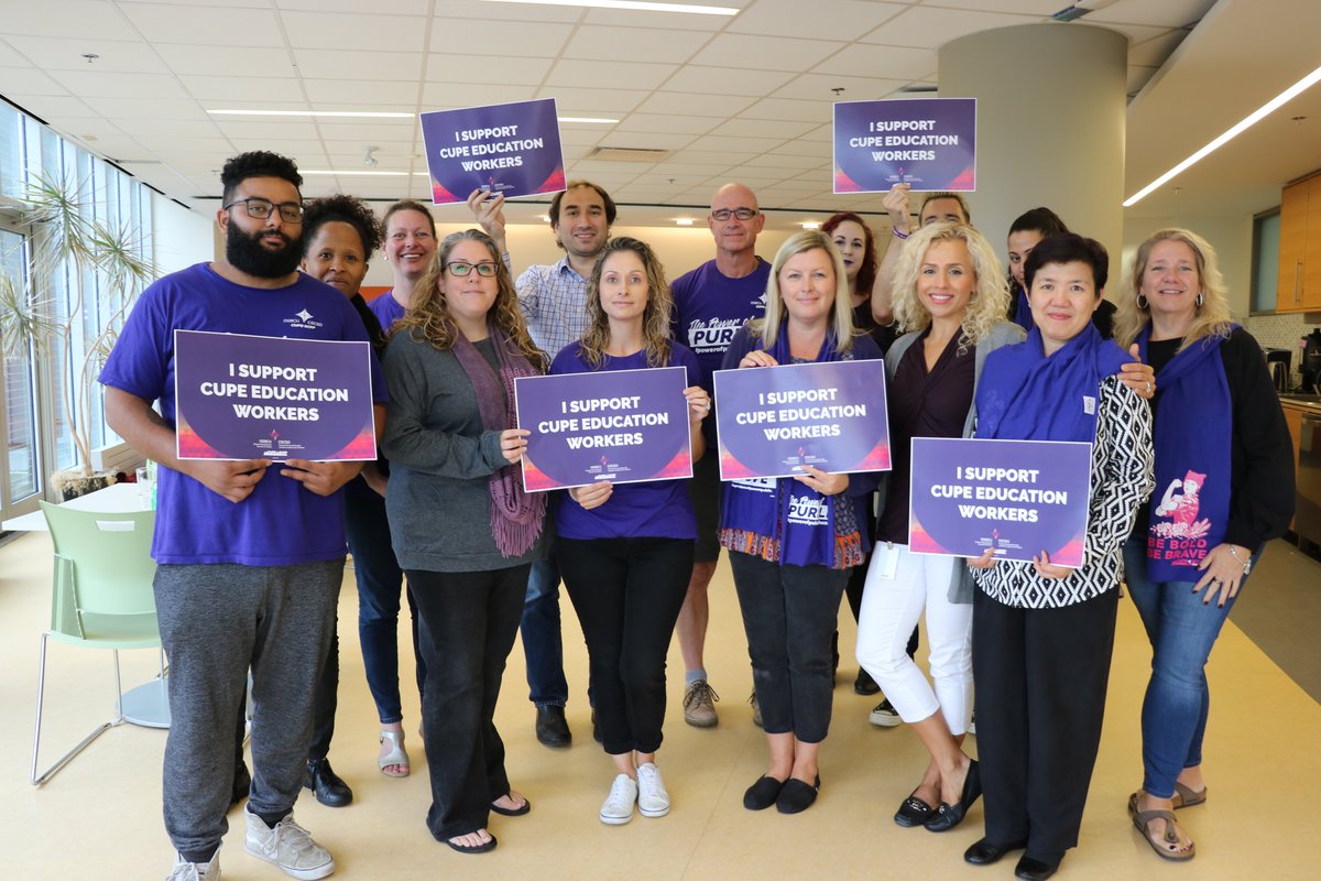 CUPE Ontario staff are showing their support for education workers taking job action across the province. ✊🏽

Show yours by signing the petition at cupe.on.ca/supporteducati… ↩️