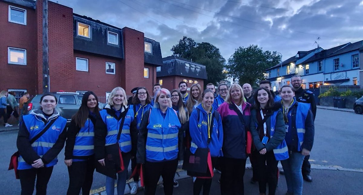 MikeUniSIO's tweet image. A fantastic 22 staff tonight mostly made up of @SWPVolunteers with @SWPCardiff &amp;amp; @CU_Security tonight on our continued #Freshers2k19 #CrimePrevention Walkabouts tonight around #Cathays 
whether in Halls or a 🏠 always lock your 🚪&amp;amp; windows, don’t take someone’s word for it! 👏🏻