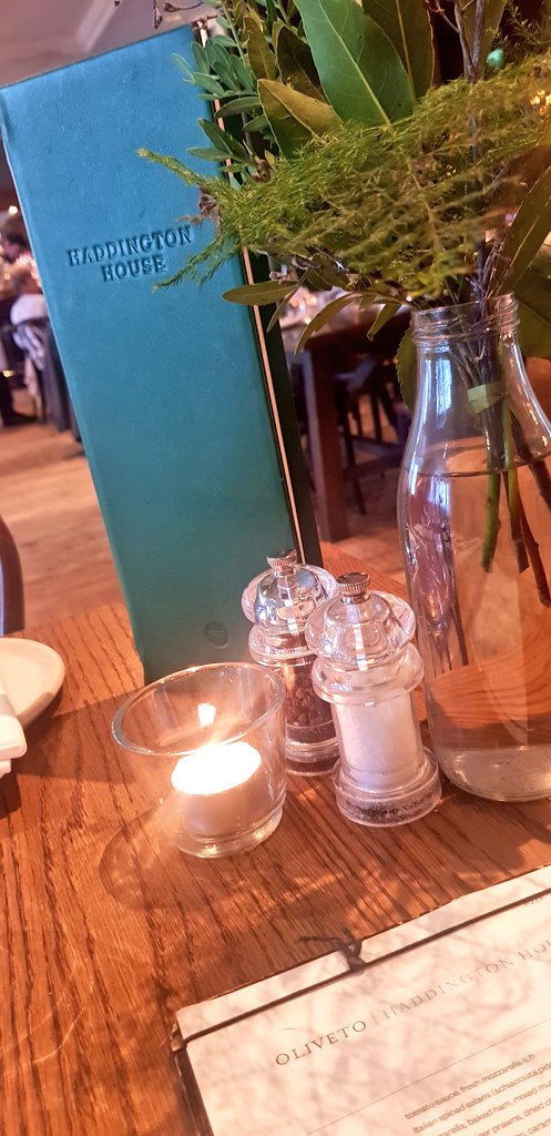 Dinner date with mum <a href="/Haddington_DL/">Haddington House</a>

If she ever turns up that is! 🙄