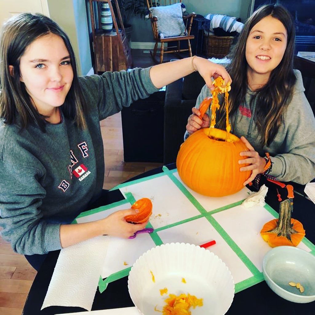 CHNGoGlobal's tweet photo. 🎃 October means it is pumpkin carving time for Carla🇪🇸 and Paige🇨🇦!
📸: Beverly R. 
#halloween #jackolantern #studyabroad  #exchangestudent #education #student #wanderlust #beautifuldestination #adventure #salamanca #españa #calgary #canada #yyz #yvr #yyc #yyj #yeg #yql #ywg https://t.co/u6O5Yqx1QE