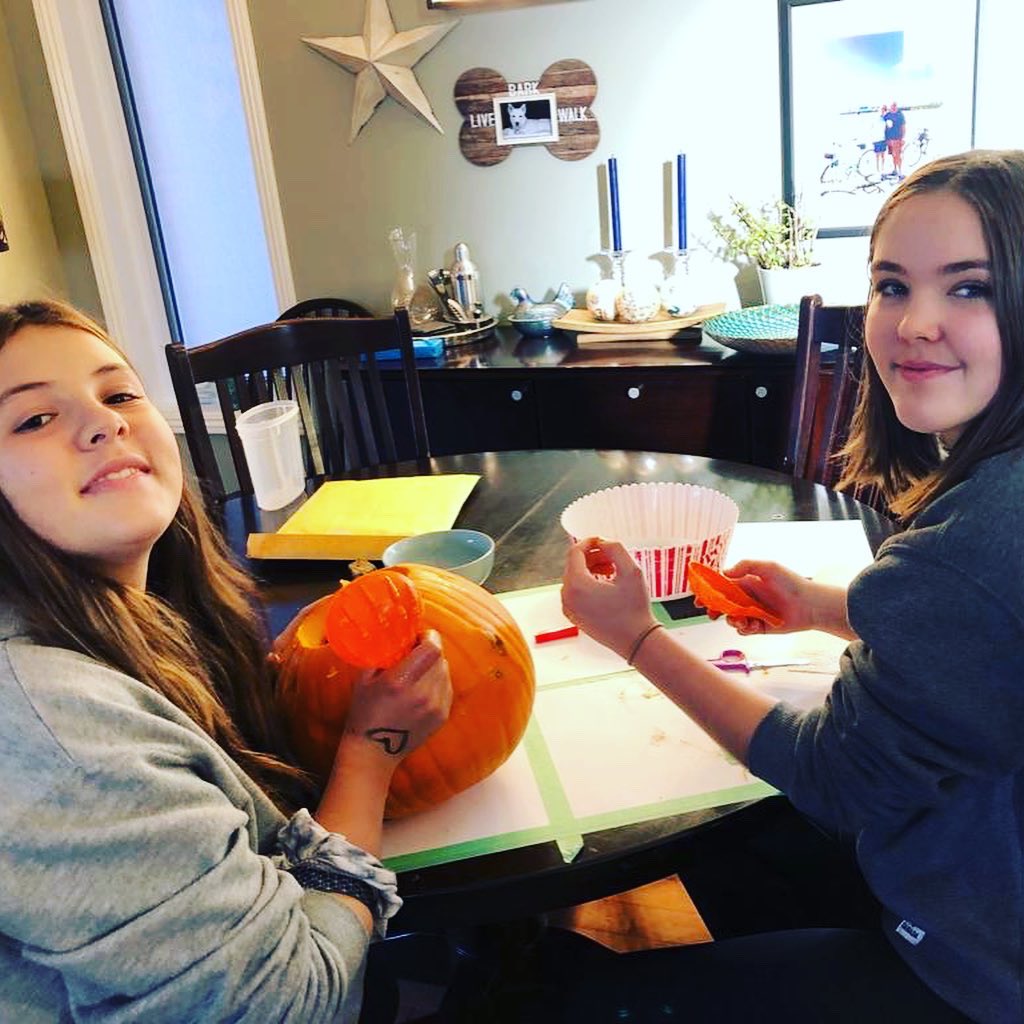 CHNGoGlobal's tweet photo. 🎃 October means it is pumpkin carving time for Carla🇪🇸 and Paige🇨🇦!
📸: Beverly R. 
#halloween #jackolantern #studyabroad  #exchangestudent #education #student #wanderlust #beautifuldestination #adventure #salamanca #españa #calgary #canada #yyz #yvr #yyc #yyj #yeg #yql #ywg https://t.co/u6O5Yqx1QE