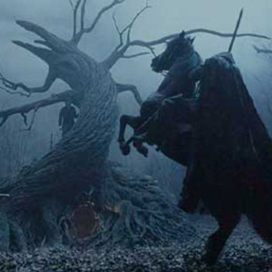 thisaxeisheavy's tweet photo. Movie Trivia 10/02/19- In Tim Burton's 1999 film Sleepy Hollow, his version of the Ichabod Crane folk tale, there are eighteen decapitations. A lot of people lost their head. #movie #trivia #sleepyhollow #timburton #johnnydepp #horror #folktale #headlesshorseman #halloween https://t.co/nYVf3L2ArQ