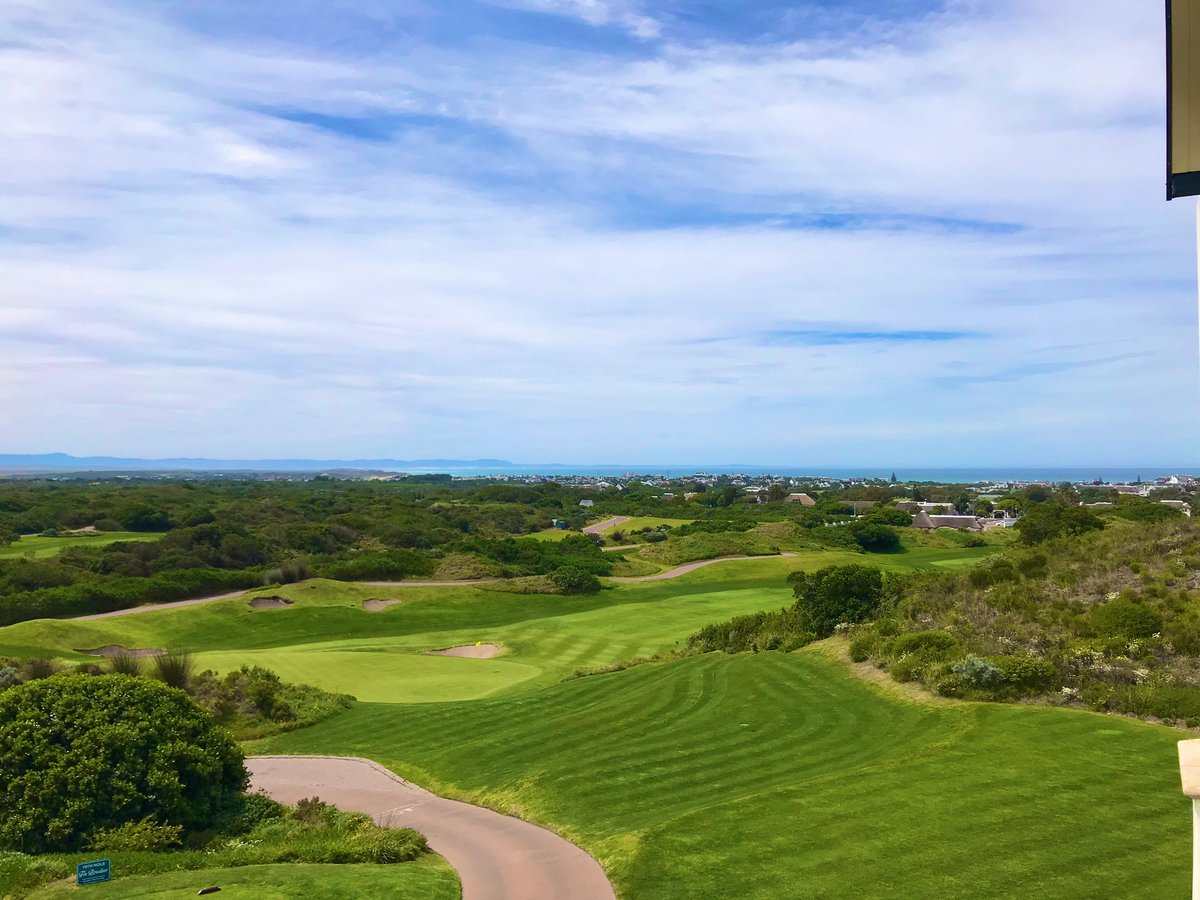kevinevansracin's tweet photo. Thereβs a fairway down there.. somewhere. World class course... Thanks @StFrancisLinks for having @nickcape and I today! #needmoreballs #andtherewasnowind https://t.co/EHiQiyJza6