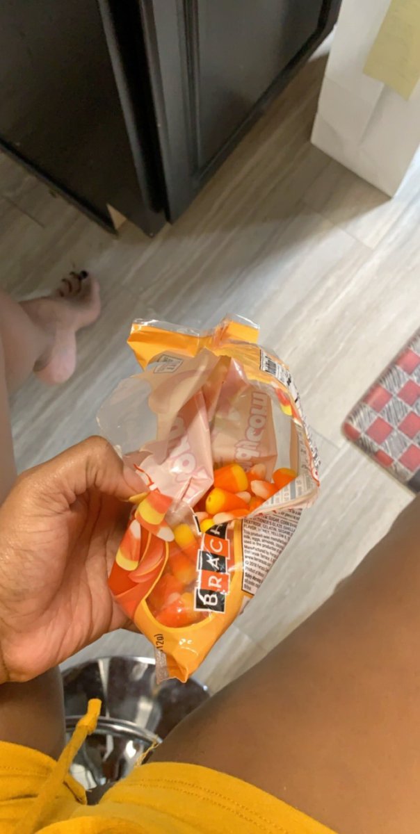 _omg_its_v's tweet photo. I like Candy Corn... say what you gotta say and go 😅😅😅 https://t.co/ITjMoSBSGw