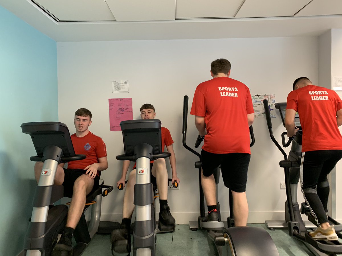 stcolumbaPEdept's tweet photo. Sports Leaders learning about different types of competition! Knockout, Ladder and Personal Points!! Put through their paces with the Point focussed Fitness Challenge!๐๐! #bustingagut! #newskills! #article31 @_stcolumba @ActiveSchoolsIC https://t.co/NWS0qnZoXo