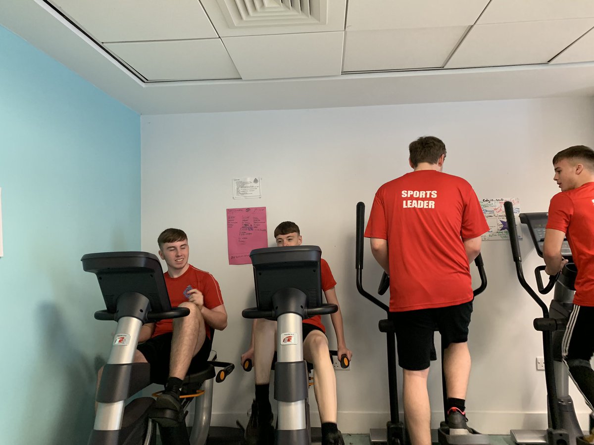 stcolumbaPEdept's tweet photo. Sports Leaders learning about different types of competition! Knockout, Ladder and Personal Points!! Put through their paces with the Point focussed Fitness Challenge!๐๐! #bustingagut! #newskills! #article31 @_stcolumba @ActiveSchoolsIC https://t.co/NWS0qnZoXo