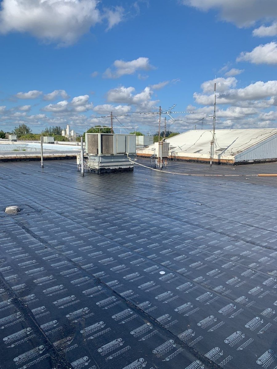 HiTechRoofingFL's tweet image. "Out with the old!" is an understatement on this one! An old CTP roof ripped and new temp installed. Ready for some tapered insulation and a new Johns Manville Modified Bitumen Roof System! #JM #ModifiedBitumen #CommercialRoofing