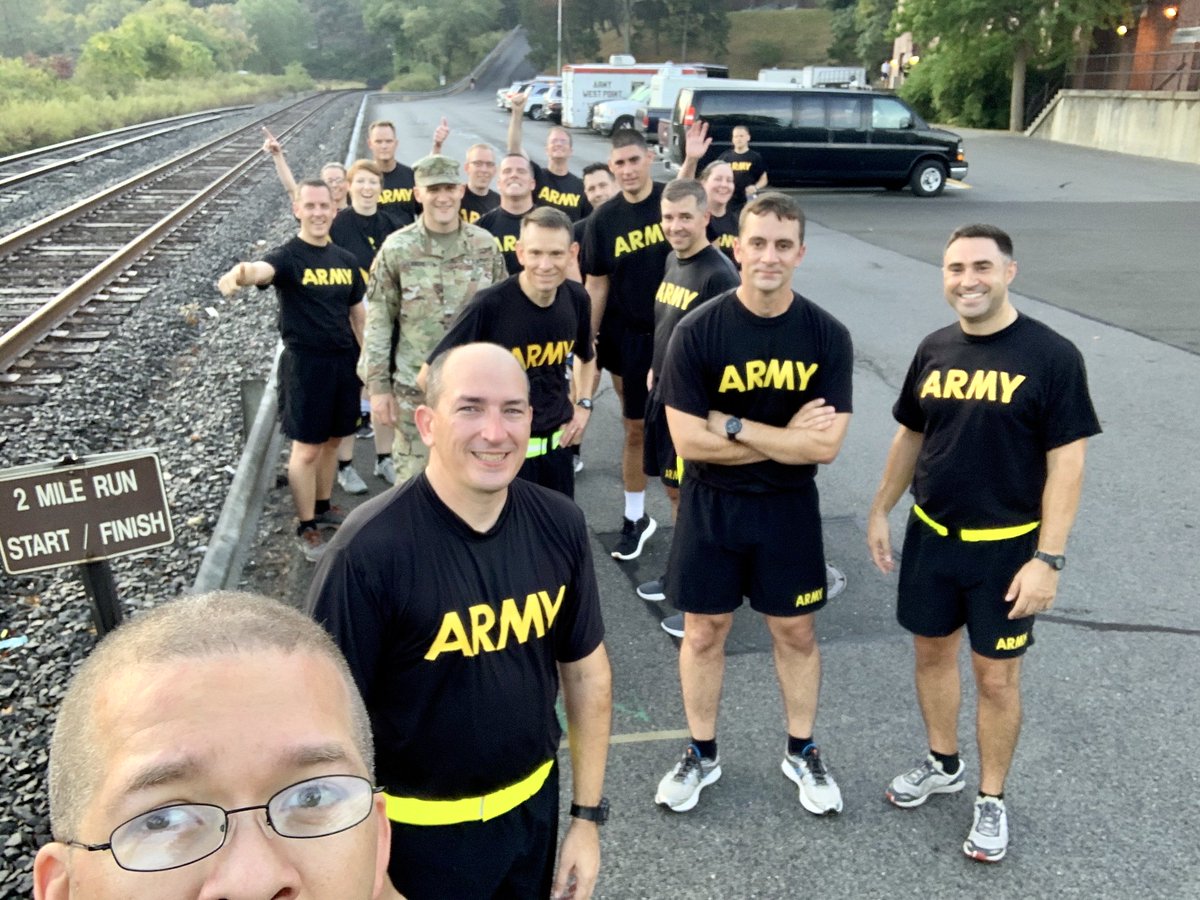 usma_gene's tweet image. Last GEnE APFT this morning, before the ACFT. 

DirtMan only knocked out 120 push ups, 100 sit-ups and completed the 2-mile run in 8:42. He’s gotten slow in his old age. #GeologicTime

 #DirtRocks