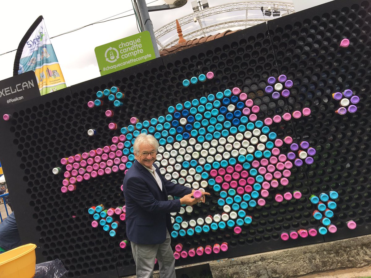 SYTRAD1's tweet image. La fresque du #PixelCan avance grâce à vous toutes et tous 👍😃👏 @Foiredauphine #RomansSurIsère 
Merci d’y avoir participé ❗️🎨
Merci également à #Dauphinou et #Dauphinette d’être revenus poser des #canettes et à Jean-Pierre Descombes 👍
@chaquecanette #gestedetri #tritacanette
