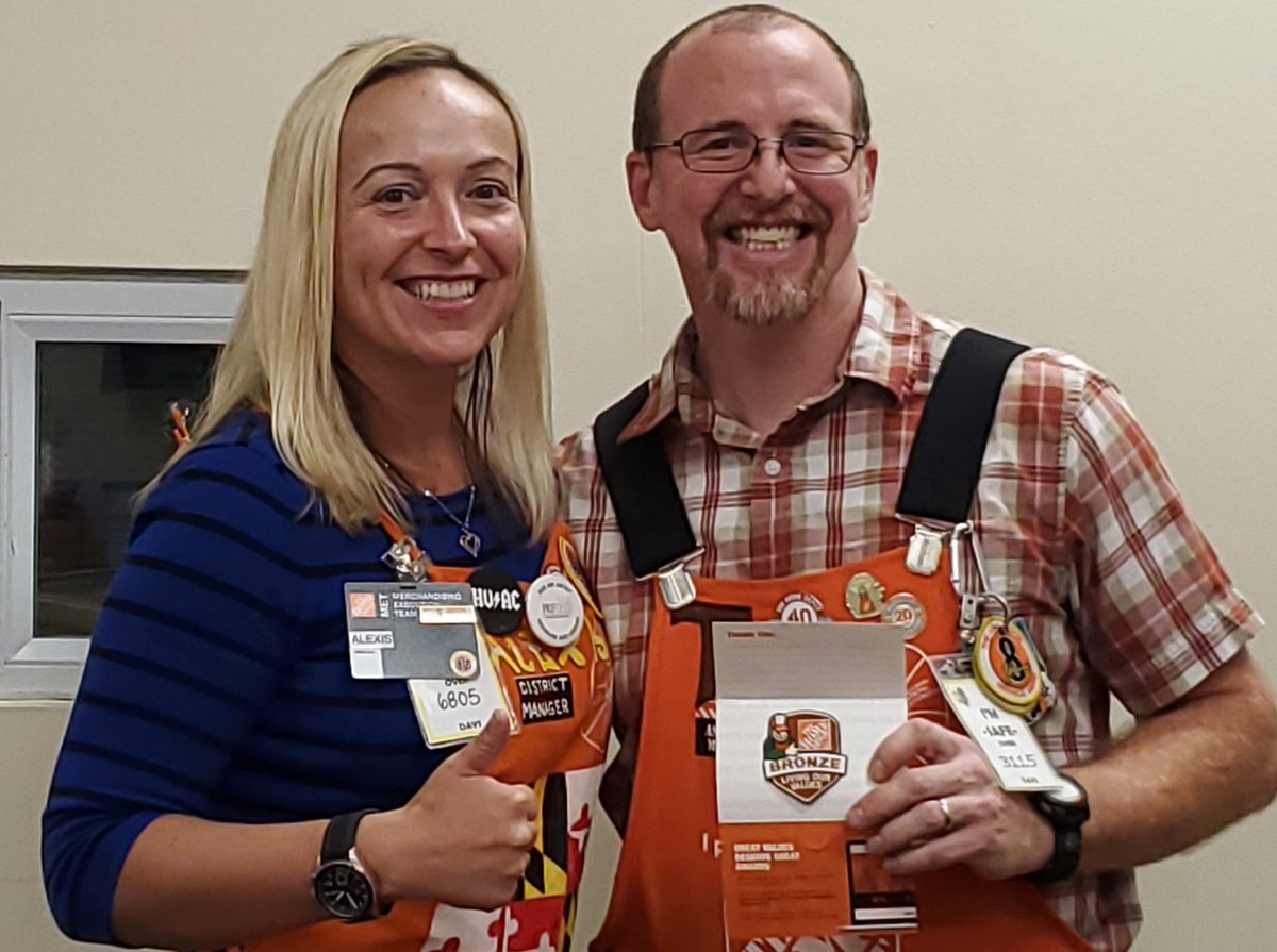 ParkvilleHD2577's tweet photo. ASMs Brandon and Tom getting Homer Awards!! Thanks for all you guys do for our customers and associates!! #MyASMsAreBetterThanYours #PlatinumHomer #BronzeHomer #BrandonRocks #TomRocks @BdixonTHD @Ingram5Curtis https://t.co/iqM6I3om2C
