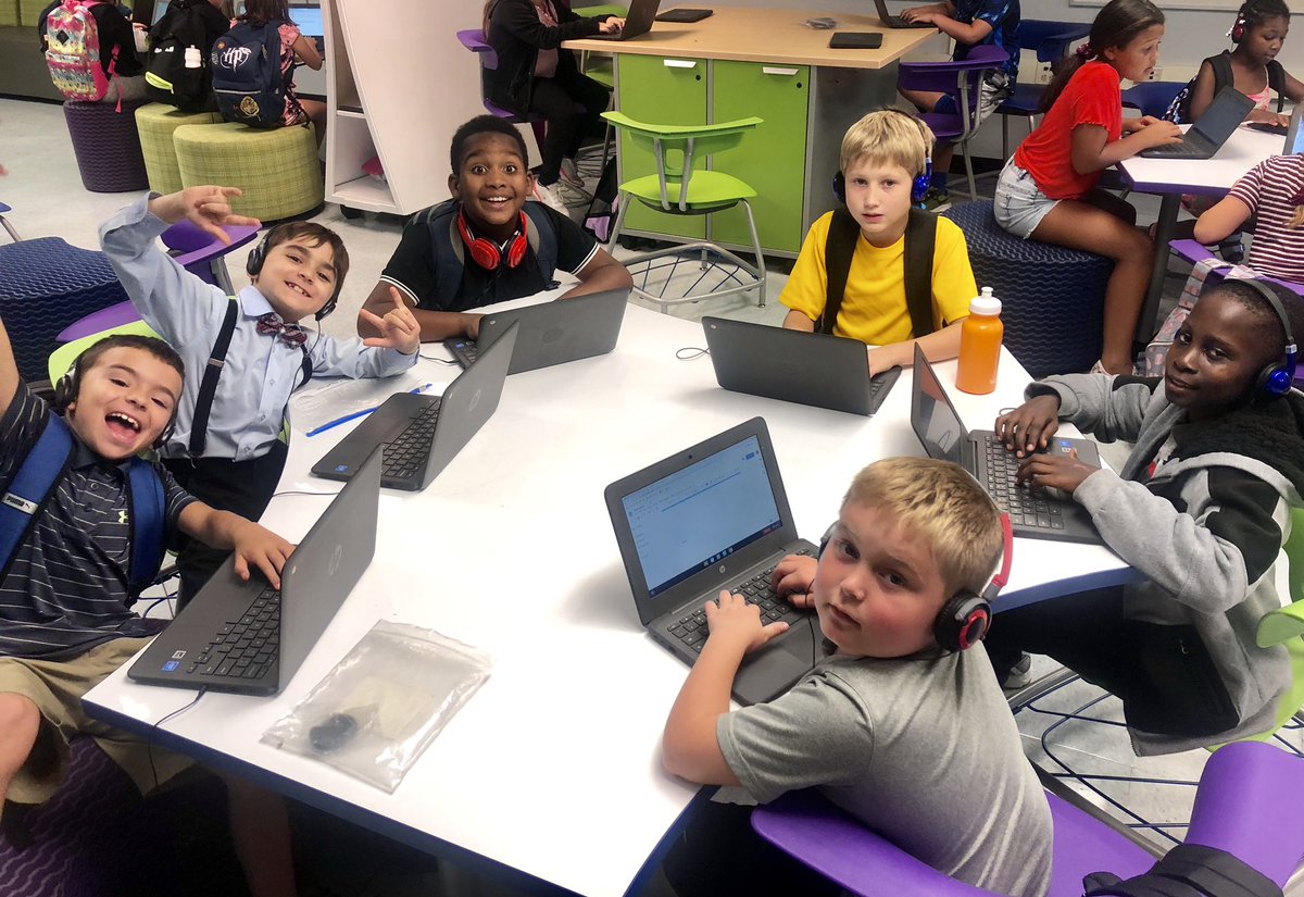 Mrs_Johnson213's tweet photo. Typing lessons with @drchrisgoldberg in the #stemden ! 💻@WeAreNorwood #STEM https://t.co/Tp0vobycLY