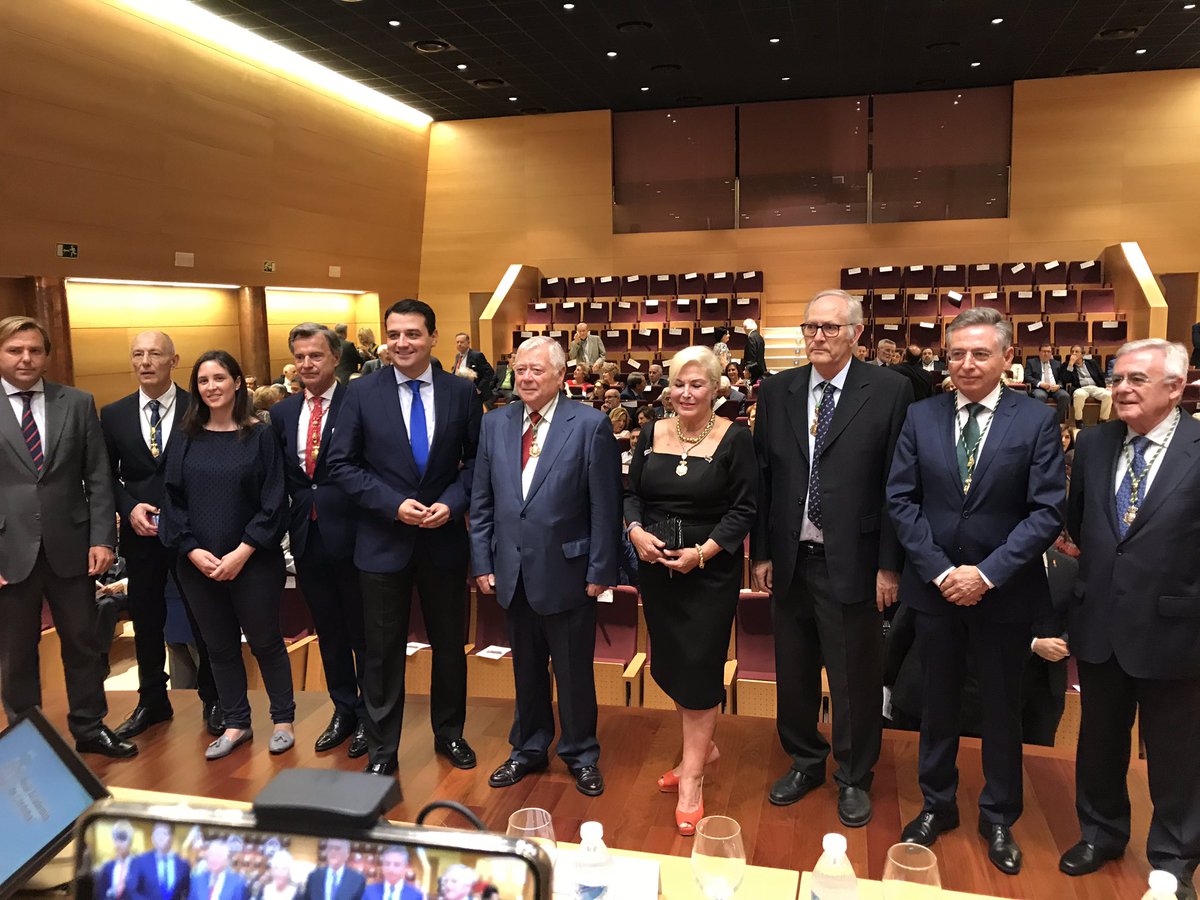 RealFundacion's tweet photo. Apertura del curso 2019-20 de la Real Academia de Córdoba. Asisten; el alcalde, José María Bellido; el delegado del Gobierno, Antonio Repullo; y la delegada de Fomento, Infraestructuras, Ordenación del Territorio, Cultura y Patrimonio Histórico, Cristina Casanueva https://t.co/bUKiWy2r3s