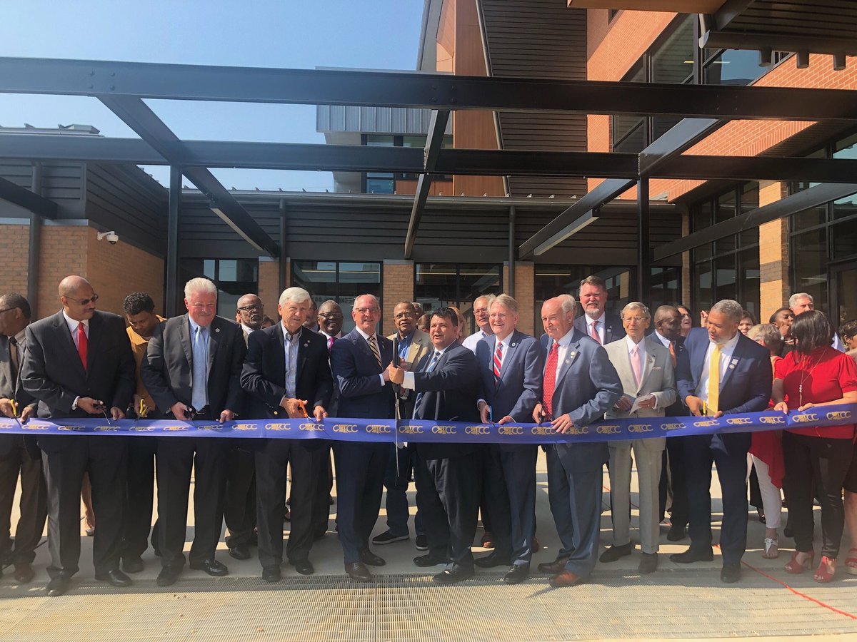 jimmysawtelle's tweet photo. Watch @KALBtv5’s ‘First Look at 4’ with @AnnaDentonKALB and @Kailey_McCarthy. We’ll discuss today’s ribbon-cutting for your new @goCLTCC Downtown Alexandria Campus. #DowntownIsTheCampus

📆  Today, October 2
🕗  4:00 p.m.
📺  KALB-TV 5 https://t.co/JgYaS0VW11