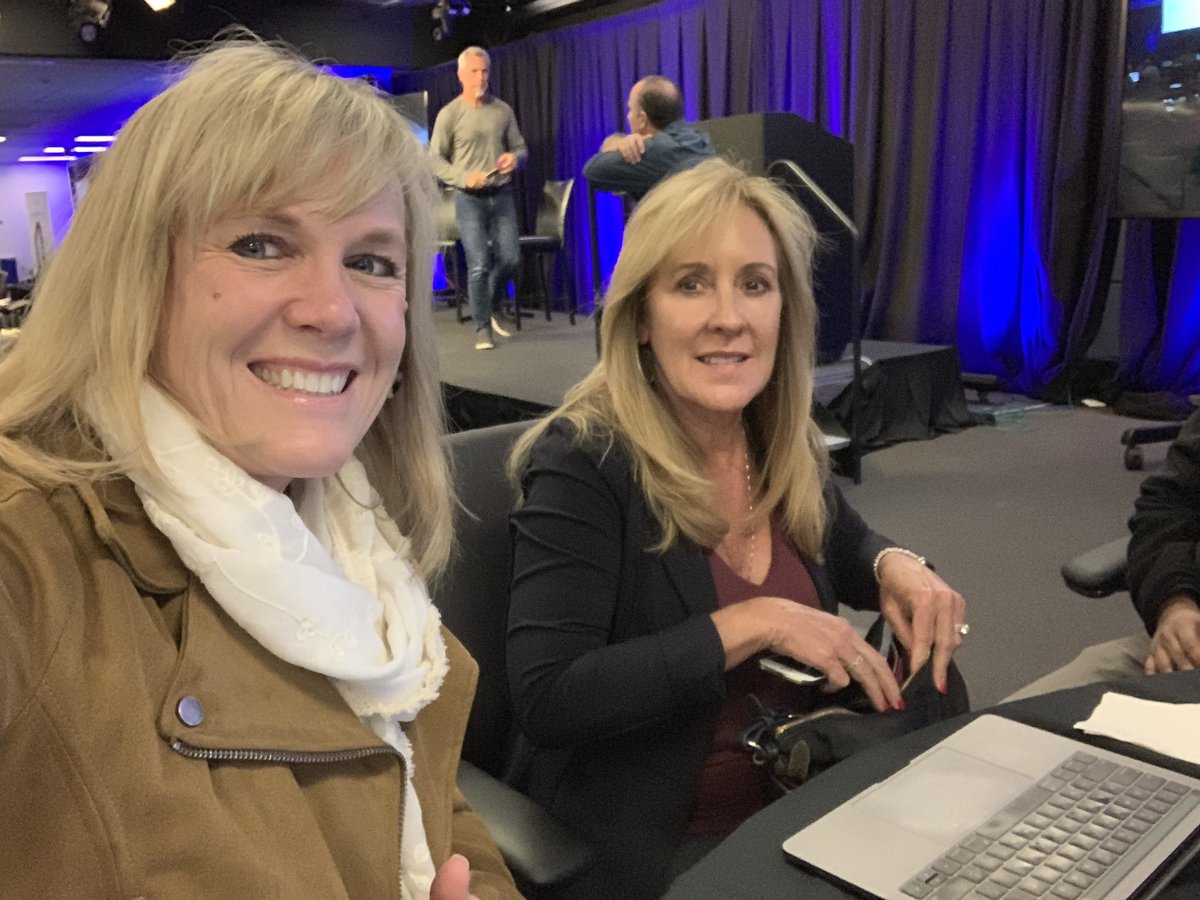 SaraDelGrande's tweet photo. It’s getting competitive in here . . . #cisco #CiscoLeaderDay #LoveWhereYouWork https://t.co/uunROOe1G4