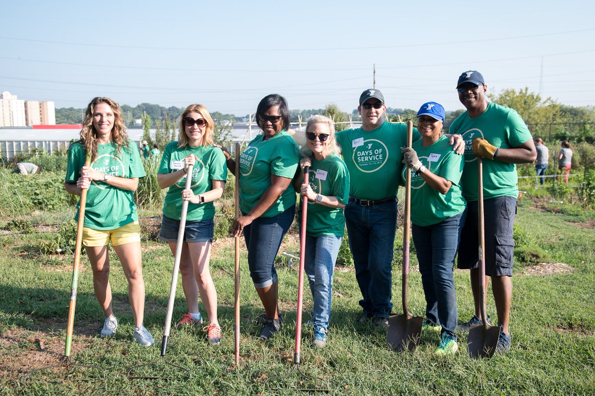 CookerlyPR's tweet image. A little bit of kindness goes a long way! 🤝🌟 From making blankets to packing warm meals, over 2,000 volunteers lent a helping hand during @atlantaymca's #DaysofService event. #YMCAofMetroAtlanta #charity