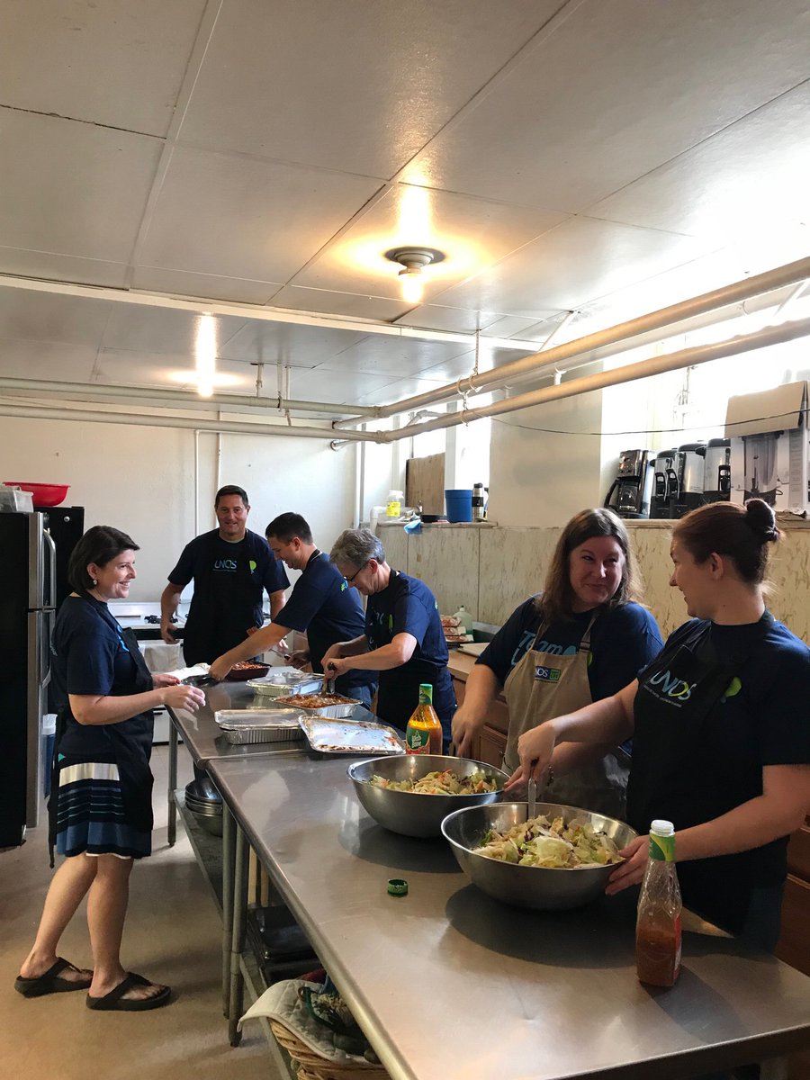 pamelaloving's tweet photo. It’s important to embrace your #community. Today our team served lunch to our neighbors in Jackson Ward. #unosgivesback #RVA #bethechange 💙💚 https://t.co/3r1hYxu0LB
