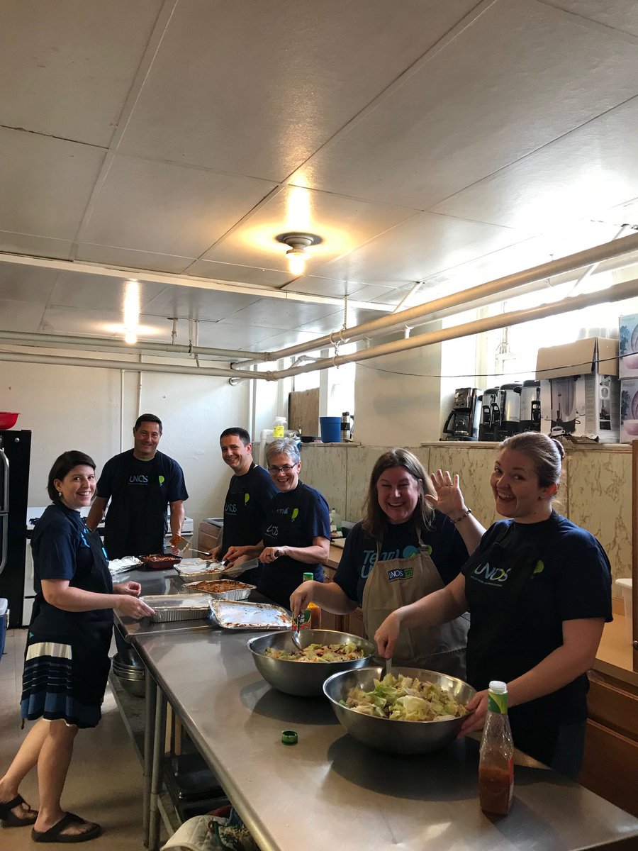 pamelaloving's tweet photo. It’s important to embrace your #community. Today our team served lunch to our neighbors in Jackson Ward. #unosgivesback #RVA #bethechange 💙💚 https://t.co/3r1hYxu0LB
