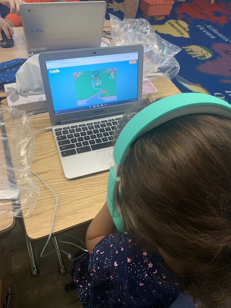 MTPSElemEdTechs's tweet photo. First graders @jenniferalson’s class working on their problem solving skills as they Code in Math! @DrHesslein @BayviewESchool #WeRbayview #MTPSpride #MTPScodes https://t.co/n4ytnLTd2e