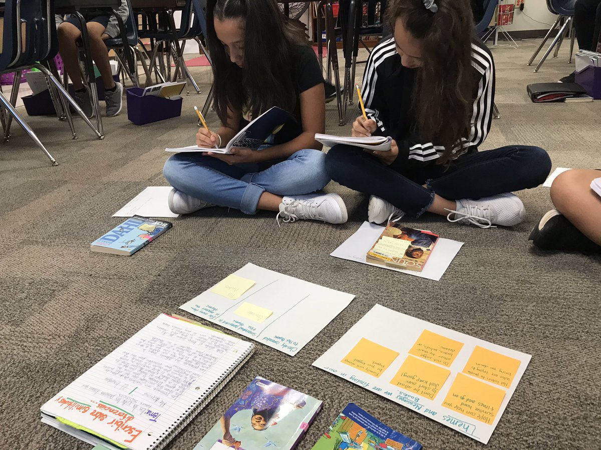 Mrs_Castillo5's tweet photo. Two text, one theme! Busy day in 5th grade finding the same theme in our books and comparing how characters are connected to the them. #universaltheme #reading #writing #somosbilingües #blantonbulldogs @BlantonBulldogs @CFB_Literacy https://t.co/7Ra3gmggme