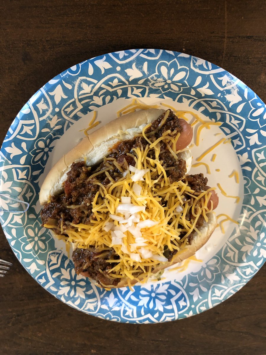 tkschaefer's tweet image. Fed the crew at Winter Creek today. Thanks to @chadweinrich for his support. Who’s next? #chilidogs #harrellsmax @HarrellsLLC