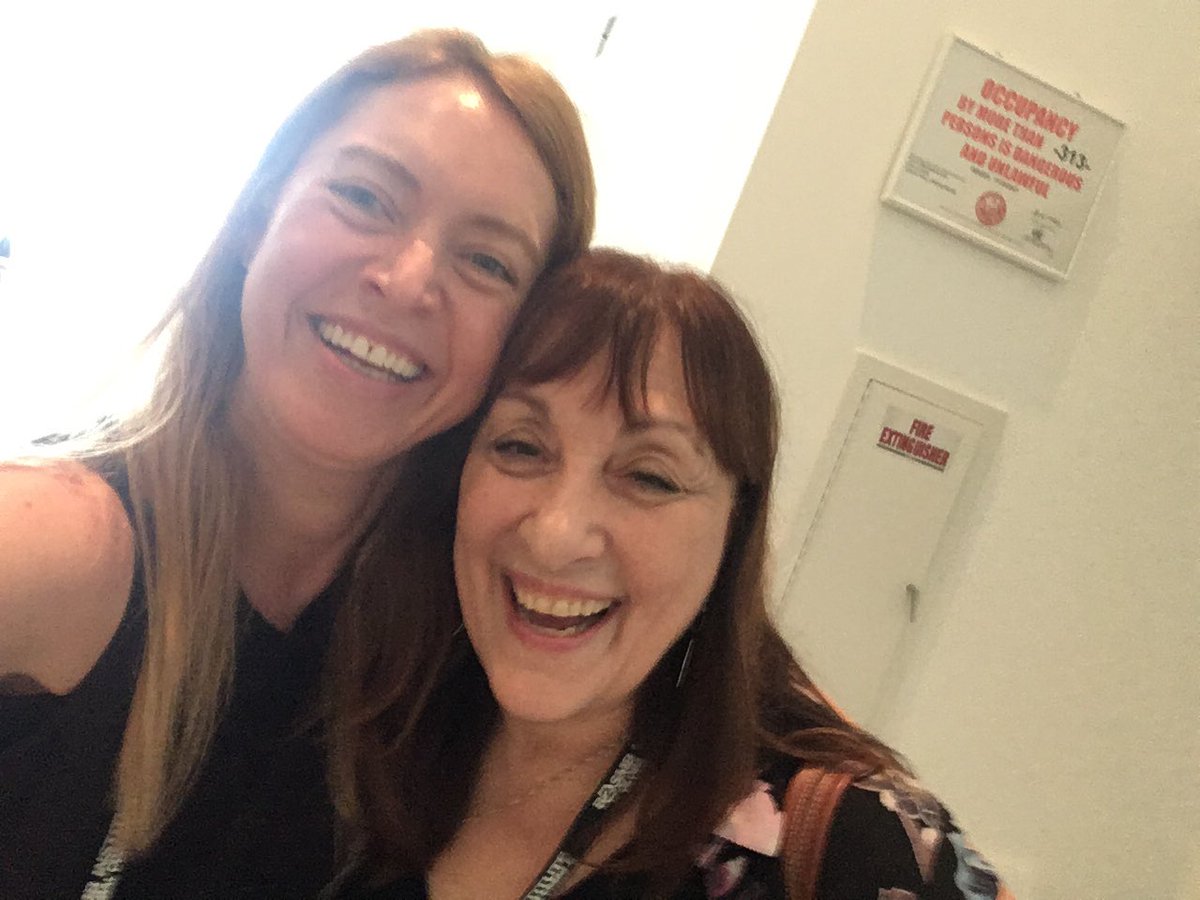 AIrocknrollgirl's tweet photo. Love love love meeting customers IRL - so happy to meet this amazing human @Rieva at #B2SMBInstitute’s conf 💚💚💚 https://t.co/00110xcZ1A