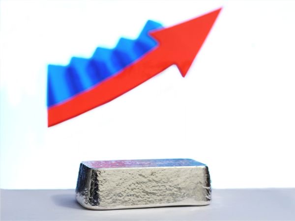 Palladium is one of 2019’s best performing commodities. Although the auto sector has slowed, palladium demand continues to rise. China's more stringent emission standards aided.

Palladium spot price breached $1,700 last week, an all-time high.

Read more: bit.ly/highest-ever-p…