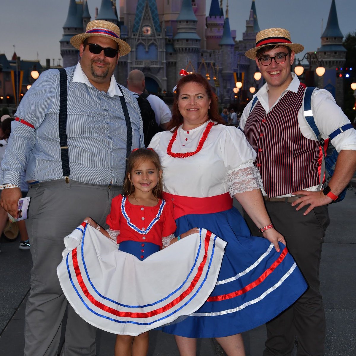 GBMickeyWaffle's tweet photo. Our Halloween episode is now available on Apple Podcasts - In our spooky October show, Becca is your host (your ghost host?) as we turn our conversations to all things Halloween and Food. There is always Food #strangerbins #WDW #halloween #disneyparks #food #MNSSHP #MagicKingdom https://t.co/gklmI3Ldtd