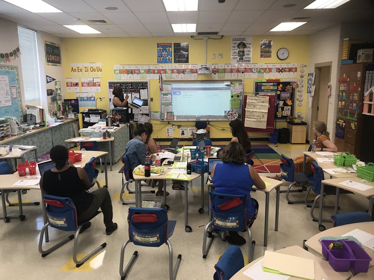 mrjackson020's tweet photo. Kudos to Ms. Green for leading a  schoology workshop today for the awesome LMES 1st grade team! @kellydiener @klentzbcps @MsLehman_LMES @MrsShipp1 @LyonsMill https://t.co/cNF7YsEYcR