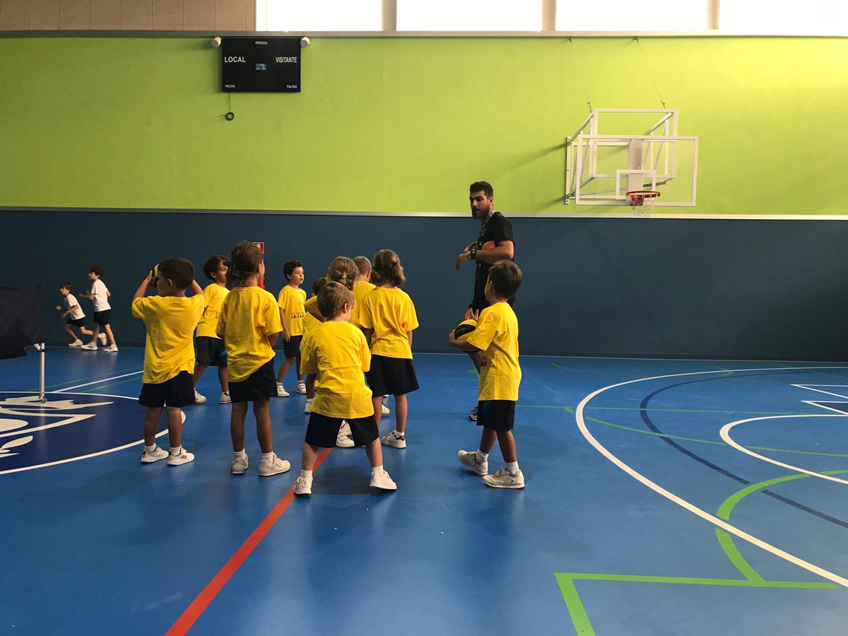 CB1939Canarias's tweet photo. [BASE] 📲 ¡La Escuelita de La Pureza ya es una realidad! ¡Gracias a tod@s por la implicación! 

🏀¡Aún puedes apuntarte! ➡️ https://t.co/6KQdBrQMnW https://t.co/LdEiVb8Sv5