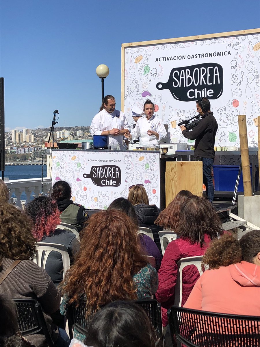 Nuestros Chefs, poniendo en valor el turismo y la gastronomía de la Quinta Region,comenzando la clase en el Paseo Yugoslavo. <a href="/mikelzulueta/">mikel zulueta</a> <a href="/trespecescl/">TresPeces Valparaíso</a> <a href="/subturismo/">Subsecretaría de Turismo</a> <a href="/sernatur_valpo/">SERNATUR Valparaíso</a> <a href="/Sernatur_RM/">Sernatur RM</a> <a href="/inacapvalpo/">INACAP Valparaíso</a>