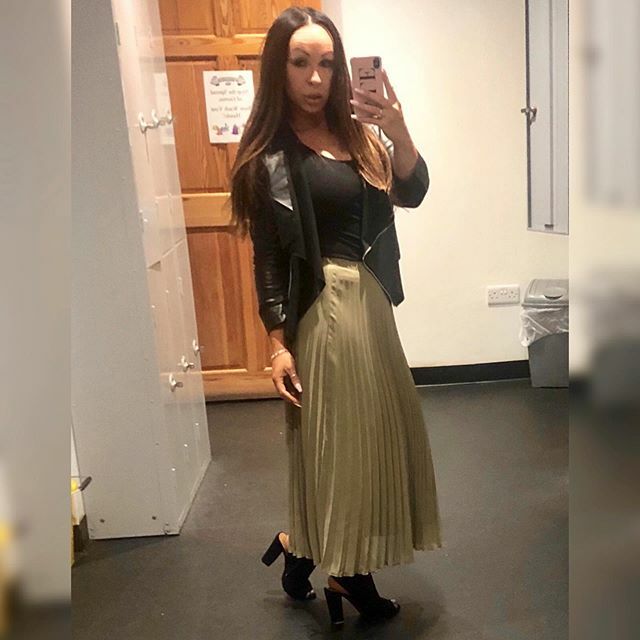 DancerRed30's tweet image. Heels and skirt at the gym ... seems appropriate 💋

#POTD #instagood #instadaily #girls #girlswholift #backday #hiit #gym #gymlife #workingonmyself #entrepreneur #bossbabe