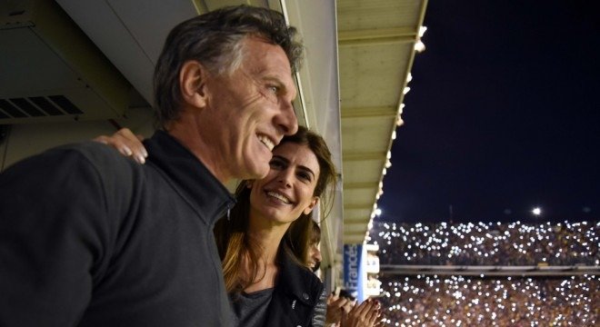 okdobleamarilla's tweet image. #Macri comparó su campaña con la serie de #Boca ante #River. "Como digo que 'sí se puede' el 27 dar vuelta la elección, lo mismo puede pasar con Boca cinco días antes remontando un 2 a 0". 🤔 (via @RadioRafaela)