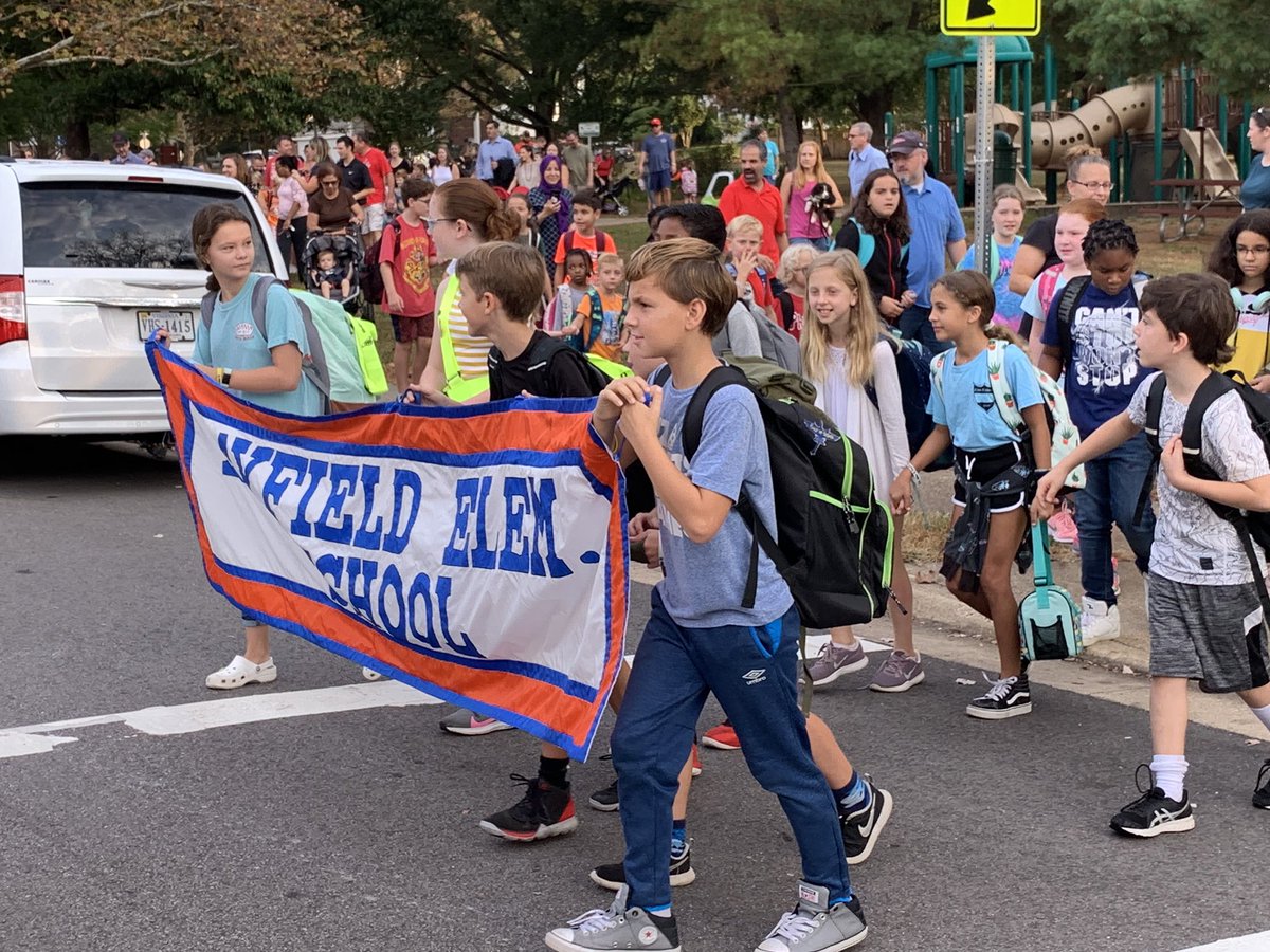 HayfieldES's tweet photo. Awesome group walking to school today! https://t.co/WczH6c7LhZ