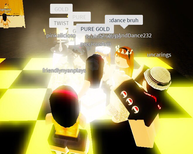 roblox_RRCC's tweet photo. supremacy having a beautiful bonding! gotta love these golden girls✨
@CheerRoomRBLX https://t.co/e0yrE9MWEc